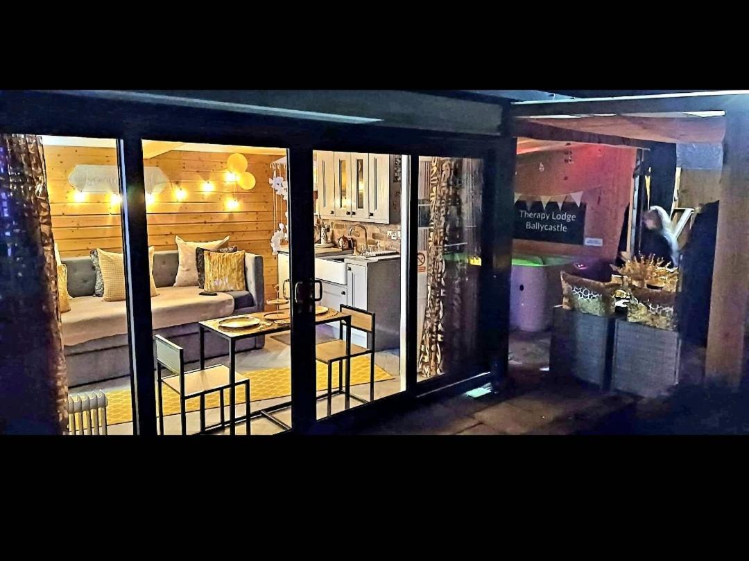 Therapy Lodge Ballycastle Δωμάτιο φωτογραφία